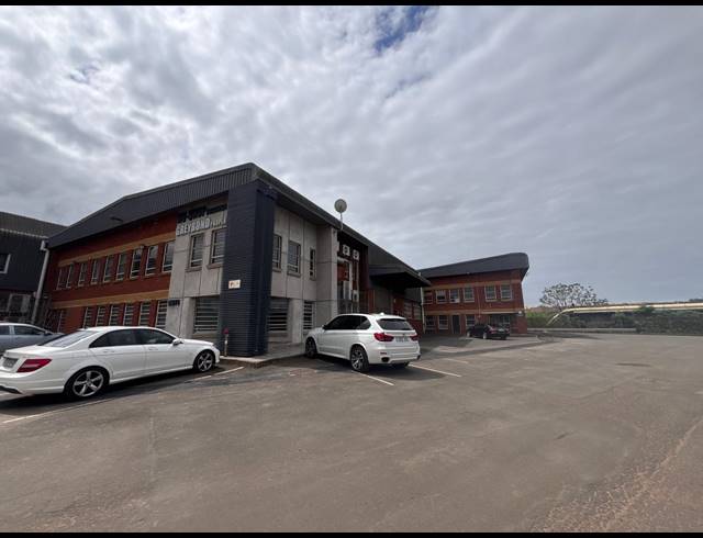 900M² WAREHOUSE TO LET IN SPRINGFIELD